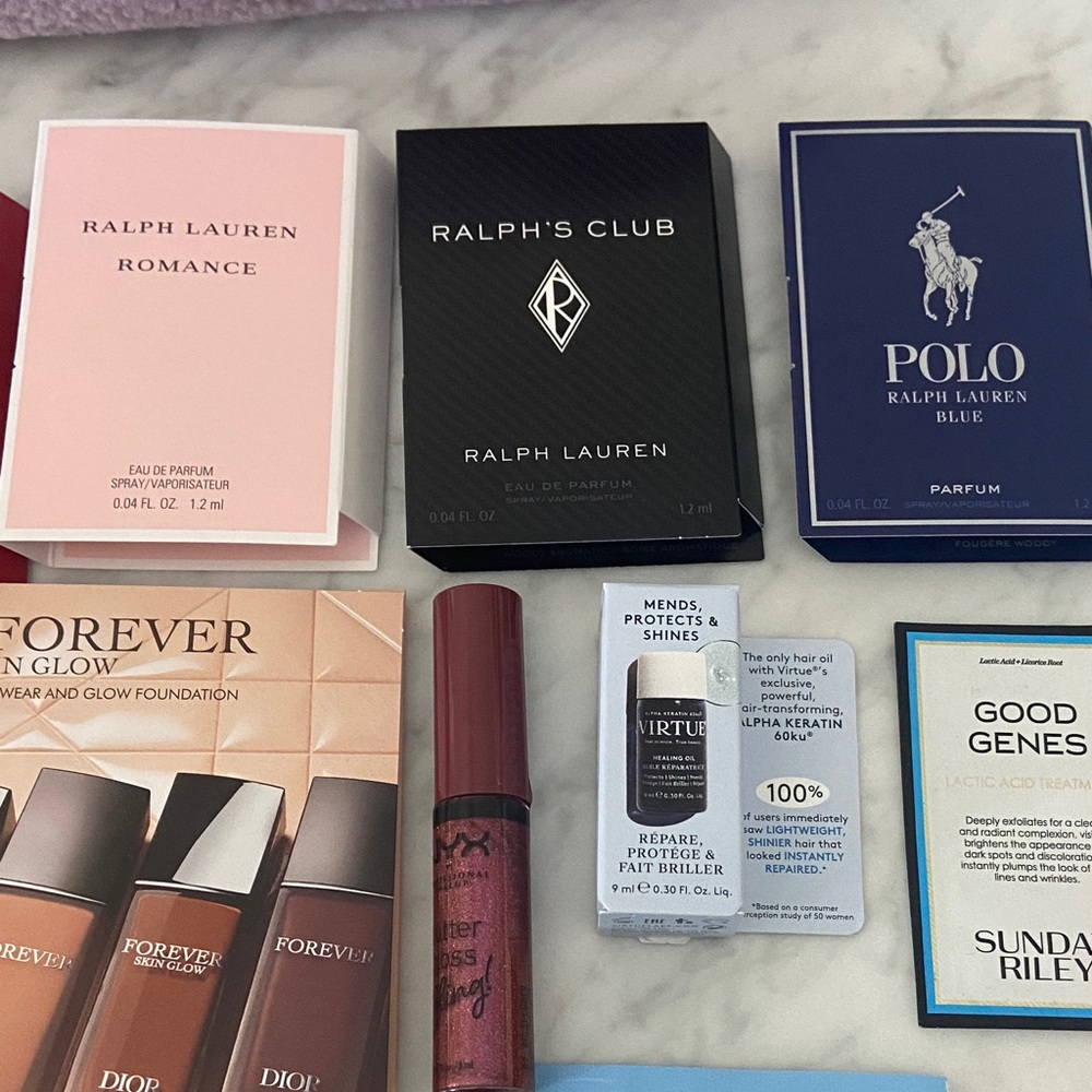 Assorted Beauty and Fragrance Sample Set - Picture 7 of 10